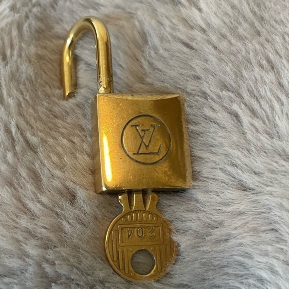 Louis Vuitton Vintage Lock and Key #204 - Picture 3 of 4